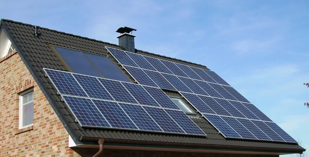 featured image - Is My Roof Good for Solar The 4 Essentials Installers Consider