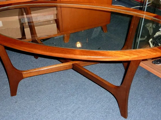 featured image - Signs to Replace Your Glass Table Top