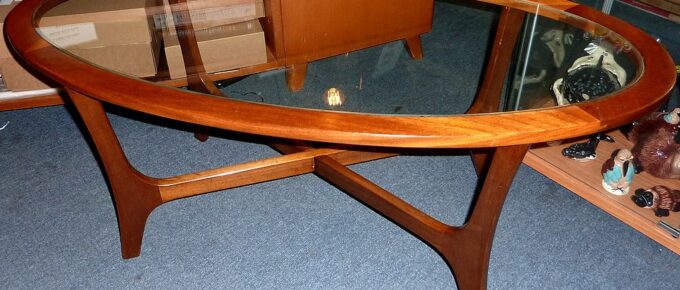 Signs to Replace Your Glass Table Top