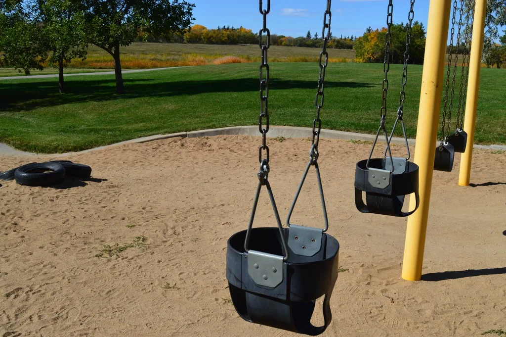 featured image - The Best Material to Use Under a Swingset
