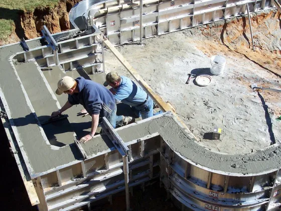 featured image - 5 Tips for Choosing the Right Pool Builder