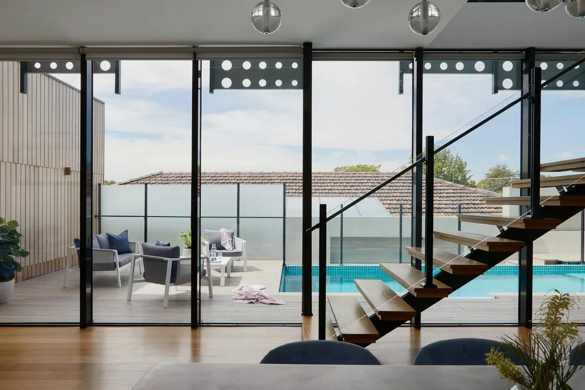featured image - Reasons Why Building Contractors Should Choose Sliding Door Systems in New Home Projects