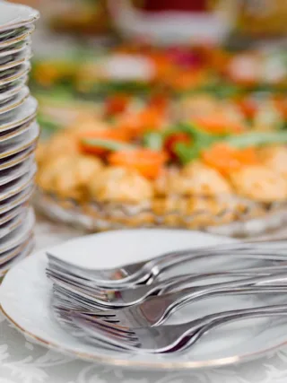 featured image - What is the Best Type of Dinnerware for Everyday Use