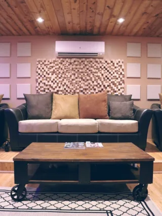 featured image - How Do Sound-Dampening Felt Tiles Work?