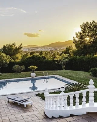 featured image - How to Pick the Right House: Tips to Consider When Buying a Home