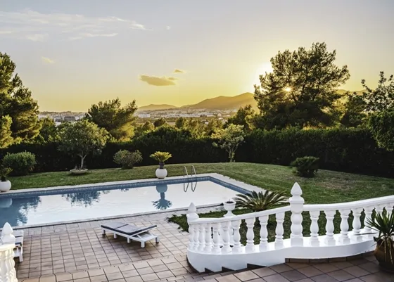 featured image - How to Pick the Right House: Tips to Consider When Buying a Home