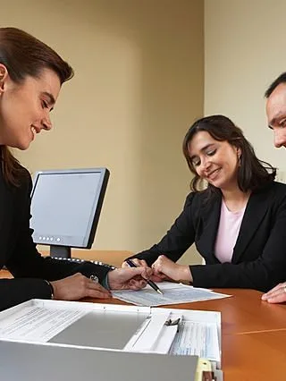 featured image - Looking To Move Why You Should Consider Working With A Real Estate Agent