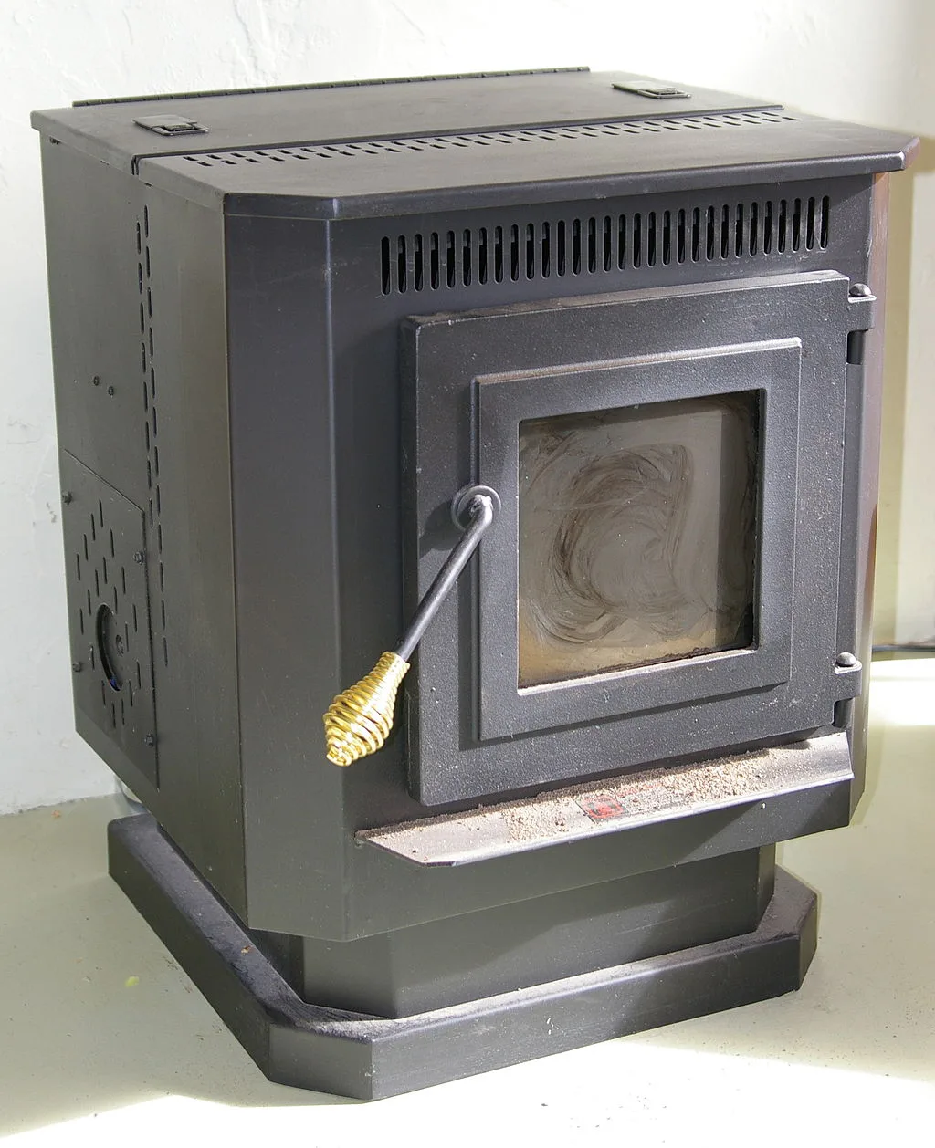 featured image - 5 Reasons Why Pellet Stoves Have Become So Popular