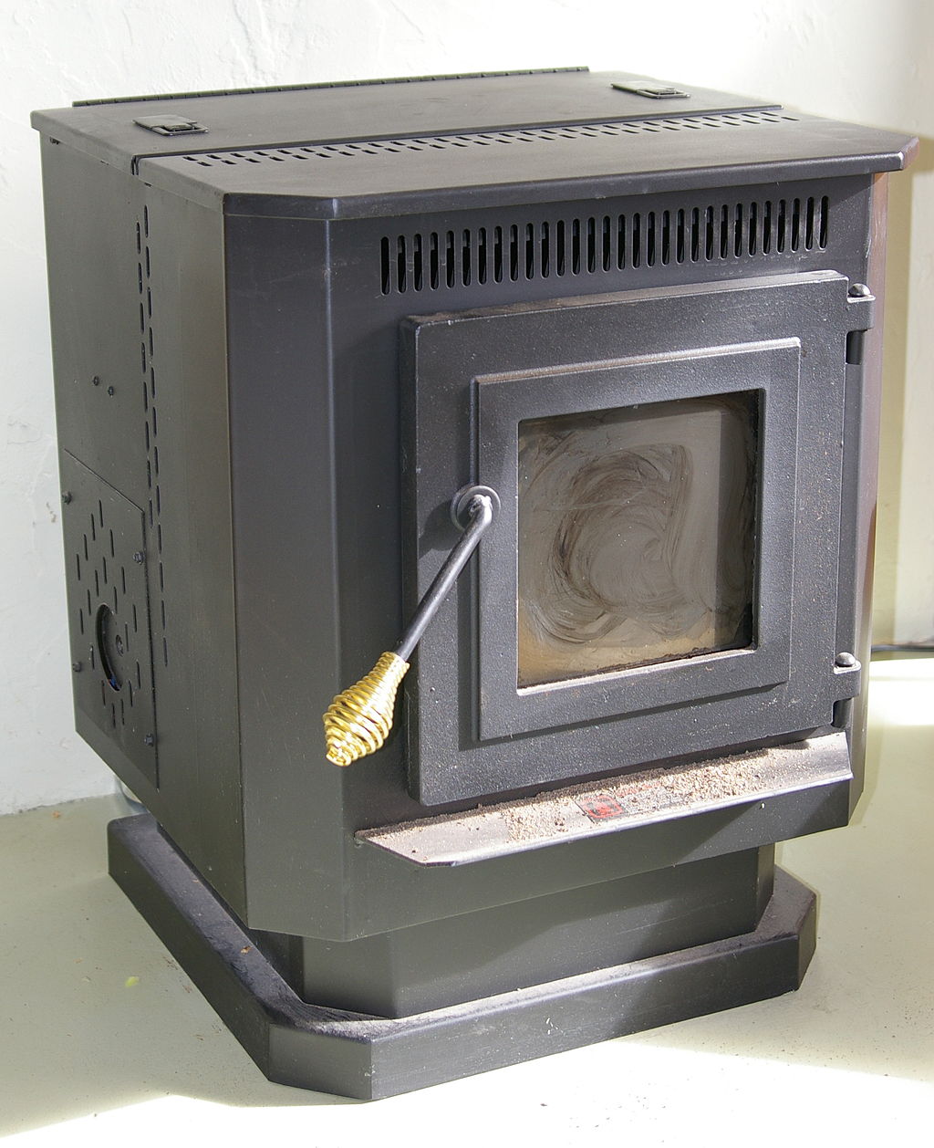 featured image - 5 Reasons Why Pellet Stoves Have Become So Popular