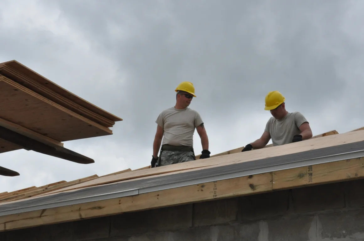 featured image - 5 Things to Consider When Hiring a Commercial Roofing Company
