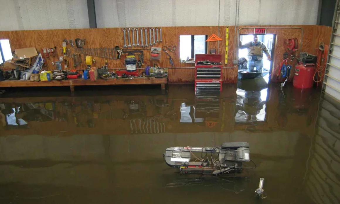 featured image - 7 Essential Steps to Restore Your Home After Water Damage