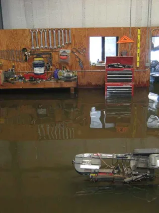 featured image - 7 Essential Steps to Restore Your Home After Water Damage