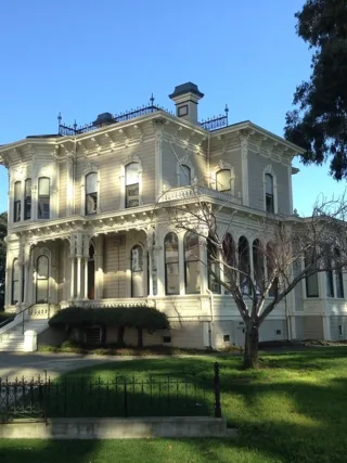 featured image - 8 Reasons to Call Oakland Your New Home