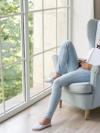 featured image - Benefits Of Replacing Your Windows with Vinyl