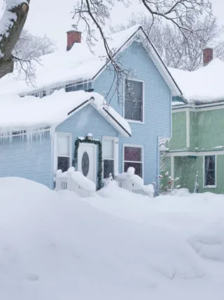 featured image - The Effects of Cold Weather on Roofs