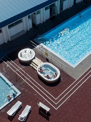 featured image - How to Ace the Curb Appeal of a Residential Swimming Pool