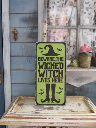 featured image - Custom Made Metal Signs: 3 Reasons Why They are Perfect at Home