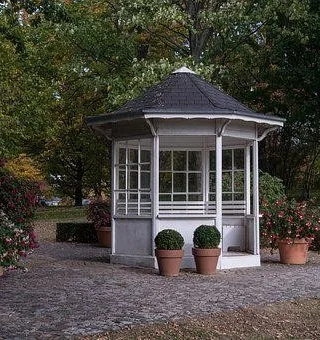 featured image - The Advantages to Having Your Home Office or Studio in the Backyard