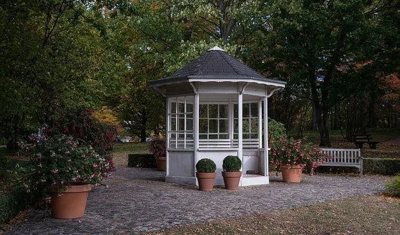 The Advantages to Having Your Home Office or Studio in the Backyard image - The Advantages to Having Your Home Office or Studio in the Backyard