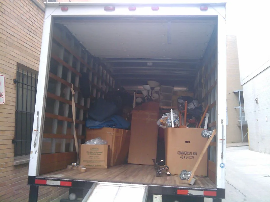Top 3 Reasons to Hire Professional Movers image - Top 3 Reasons to Hire Professional Movers