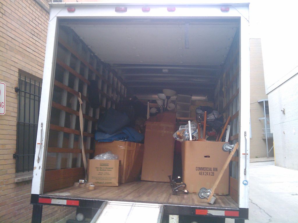 Top 3 Reasons to Hire Professional Movers image - Top 3 Reasons to Hire Professional Movers