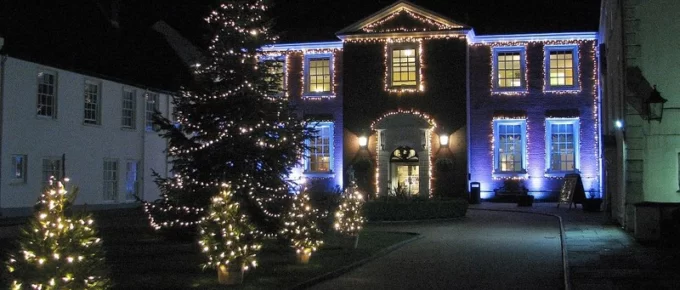 Taking Advantage of Christmas Decorations to Remodel Your Home