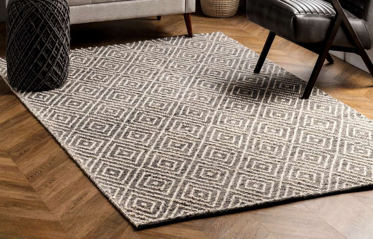 Image - Opt For Round Rugs