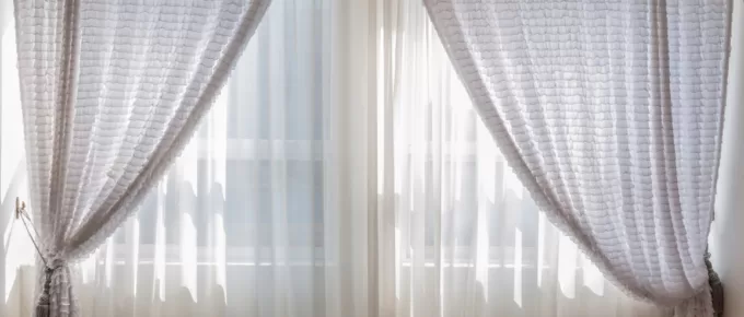 Shades vs. Curtains: Which one to Choose?