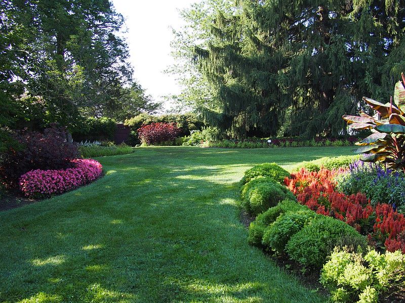 Image - What are the Benefits of Hiring a Landscaping Yard Service?