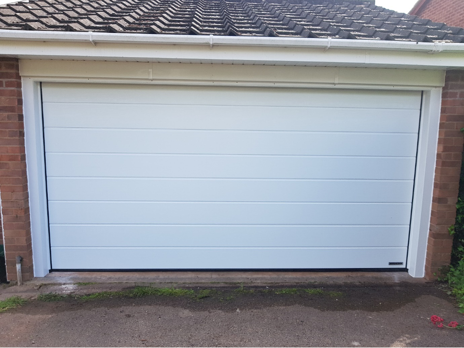 What are the Major Advantages of Installing a Garage Door
