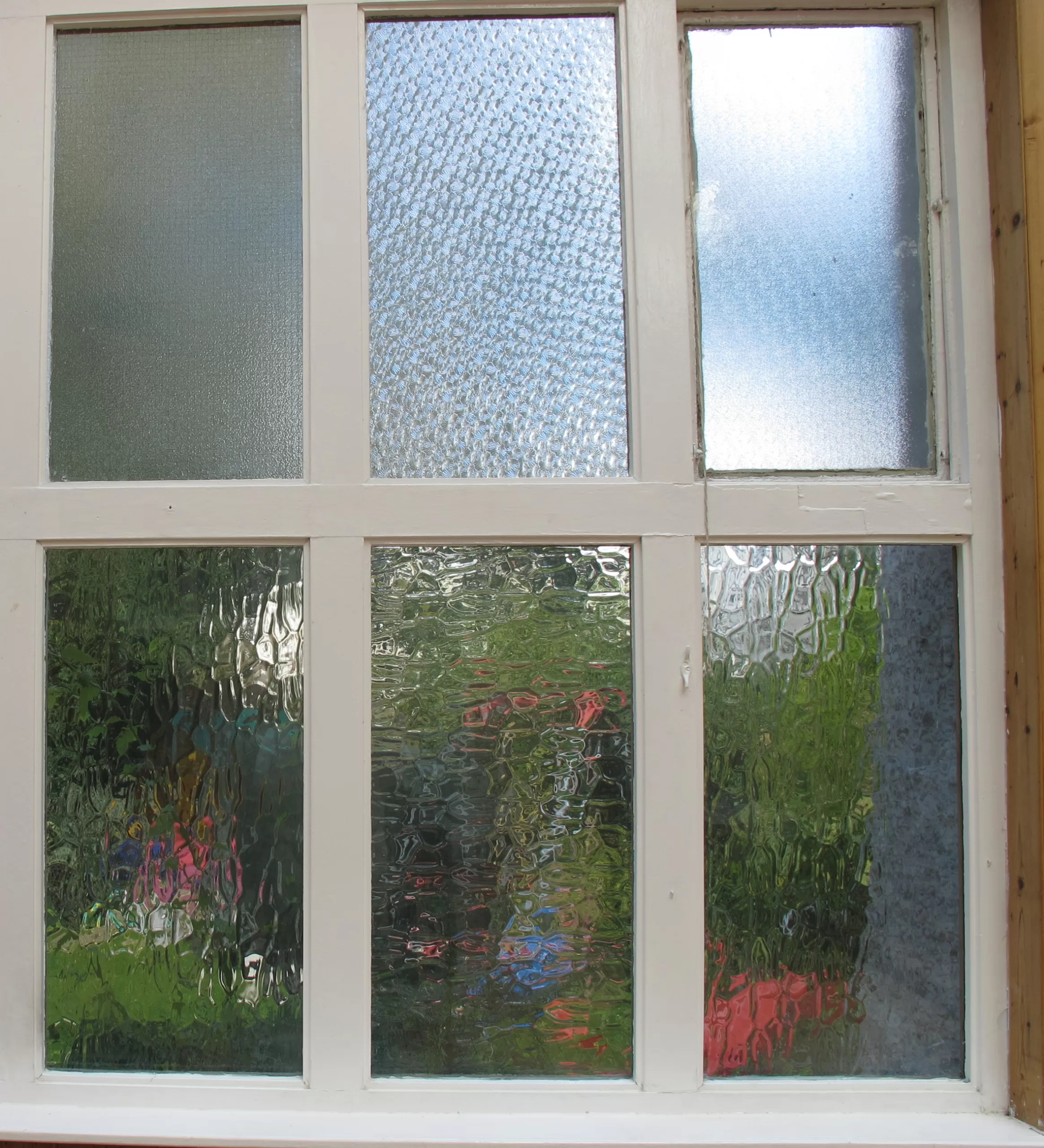How to Avoid Costly Window Screen Damage image - How to Avoid Costly Window Screen Damage