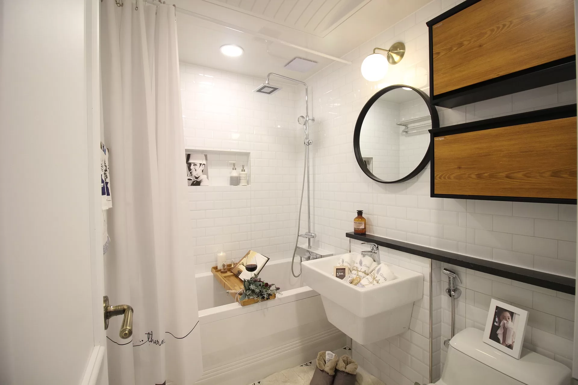 4 Inspiring Makeover Ideas for a Luxurious Bathroom image - 4 Inspiring Makeover Ideas for a Luxurious Bathroom