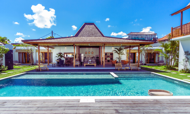 Maximize Your Poolside Enjoyment with These 6 Must-Haves image - Maximize Your Poolside Enjoyment with These 6 Must-Haves