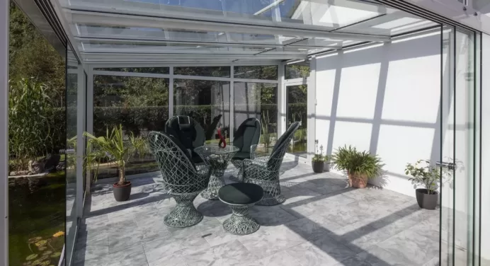 The Art of Bringing the Outdoors In: Glass Garden Room Designs