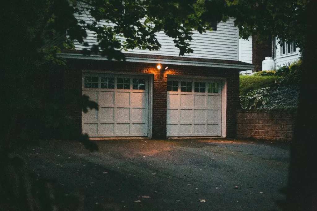 IMAGE - Six Things to Consider When Buying a Garage