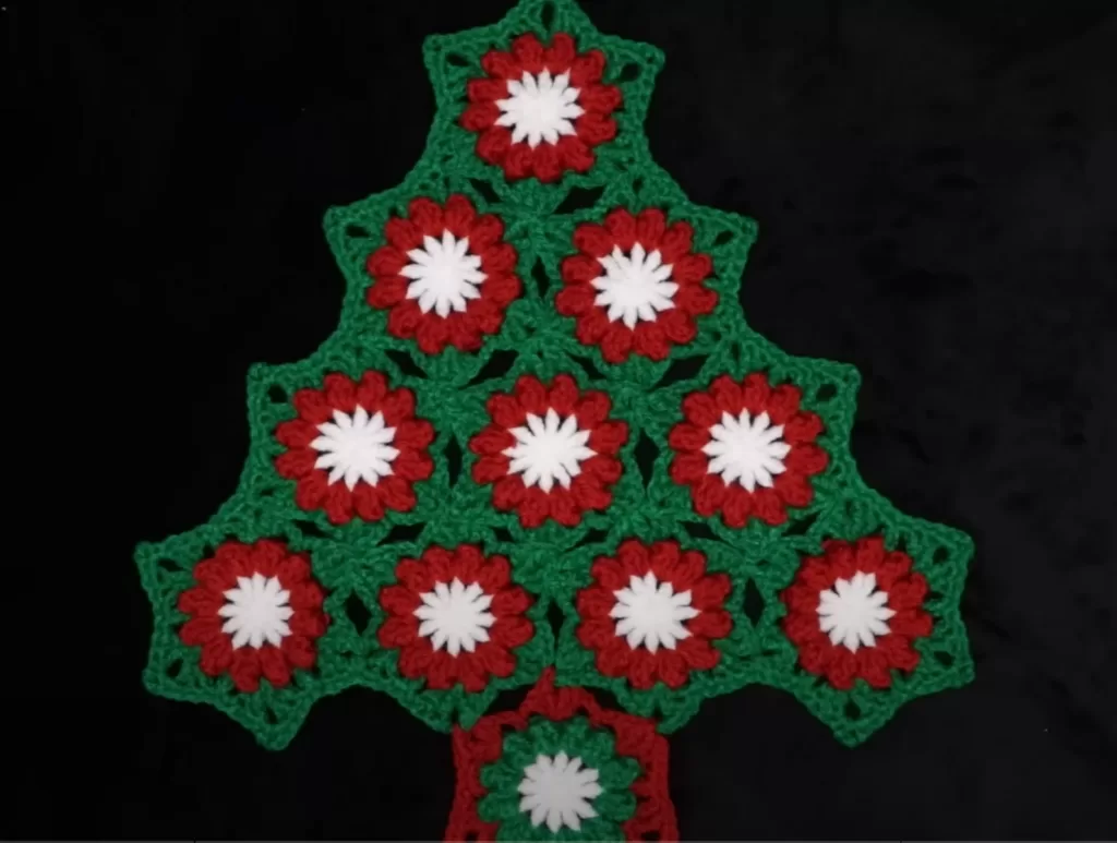 How to Crochet a Christmas Tree Wall Hanging