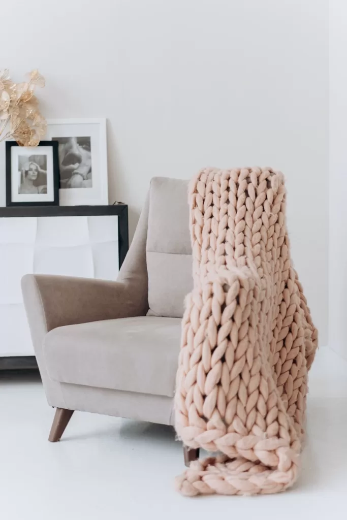 image - Knitted Home Decor: Craft Knitted Cushions, Throws, and Wall Hangings to Match Your Home's Theme